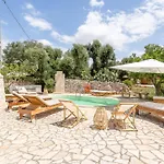 Wanderlust Experience Trulli Della Madonnina * オストゥーニ
